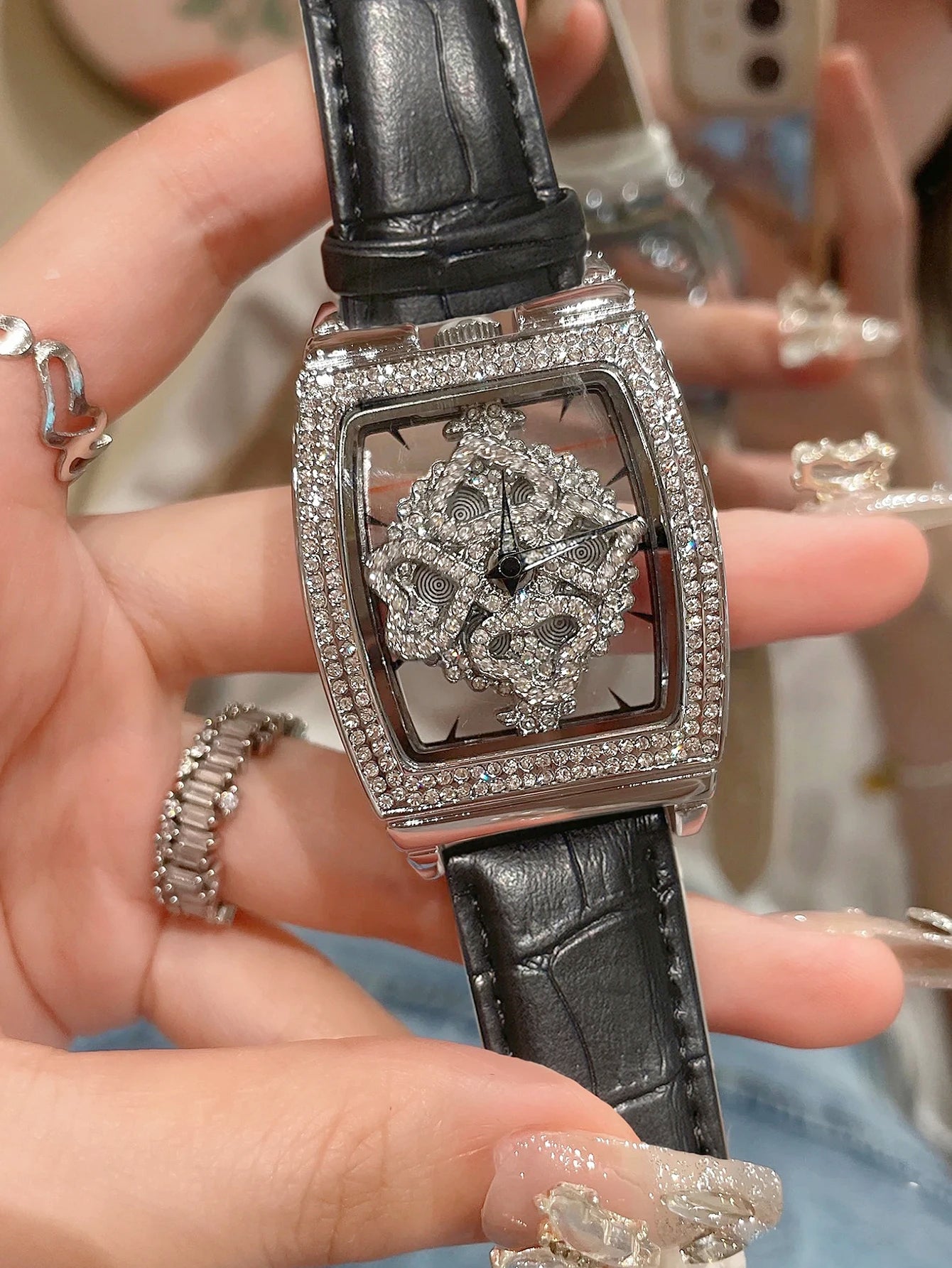 Fashionable Elegant Wine Barrel Shaped Ladies' Watch With Transparent Back & Rhinestone Detail Quartz