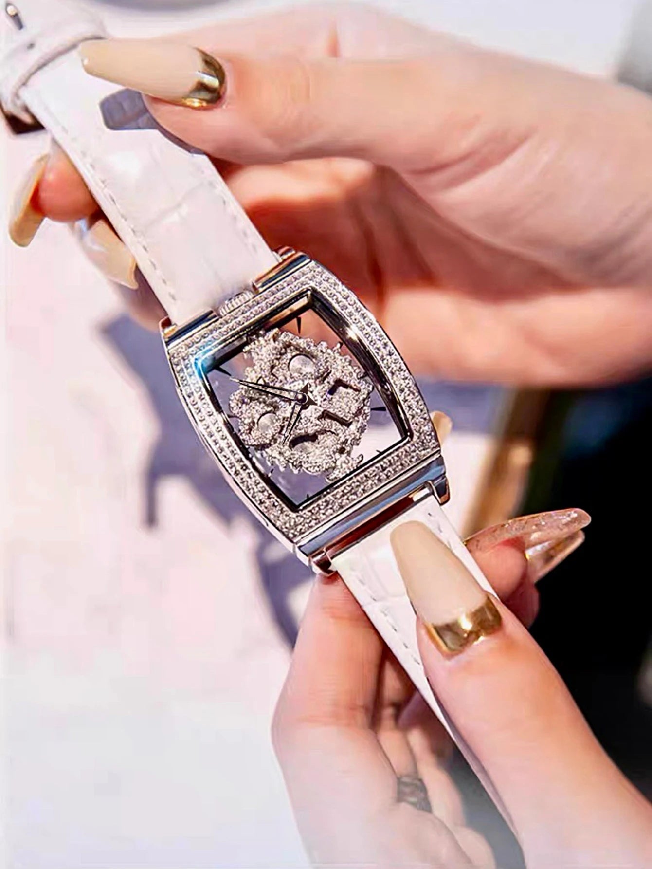 Fashionable Elegant Wine Barrel Shaped Ladies' Watch With Transparent Back & Rhinestone Detail Quartz