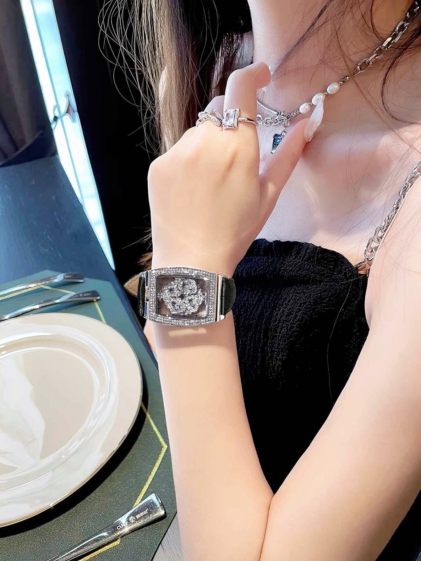 Fashionable Elegant Wine Barrel Shaped Ladies' Watch With Transparent Back & Rhinestone Detail Quartz