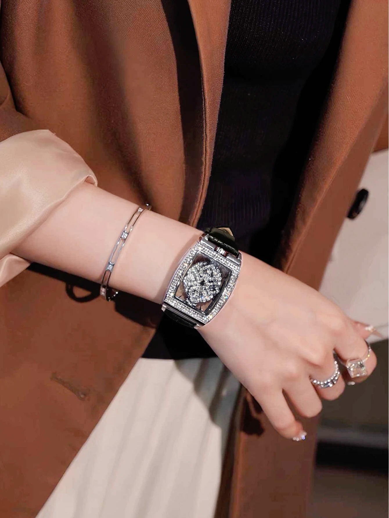 Fashionable Elegant Wine Barrel Shaped Ladies' Watch With Transparent Back & Rhinestone Detail Quartz