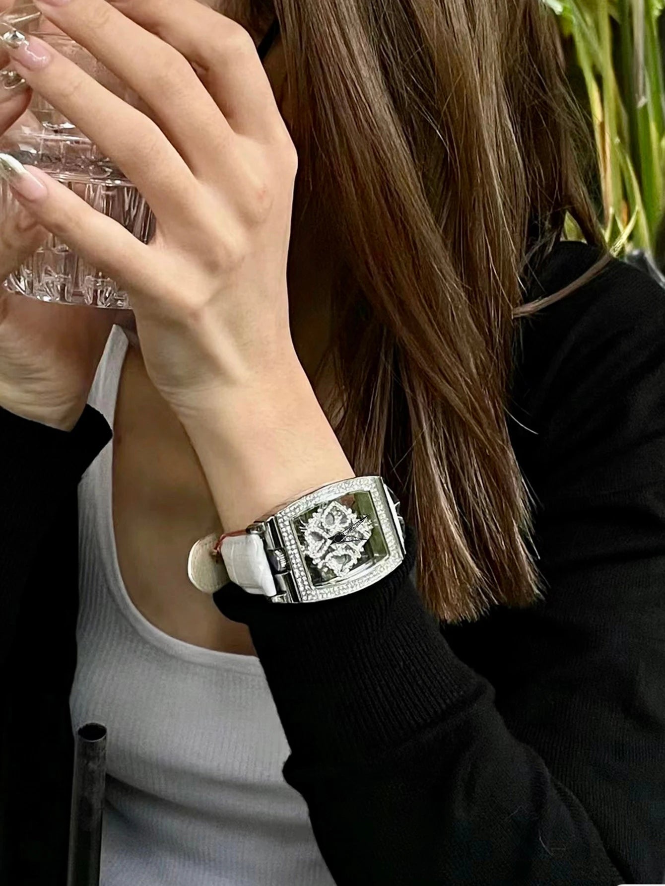 Fashionable Elegant Wine Barrel Shaped Ladies' Watch With Transparent Back & Rhinestone Detail Quartz